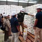 Satgas Pengendalian Harga Beras melakukan pengawasan di lapangan, untuk memastikan harga beras di seluruh daerah tetap sesuai dengan Harga Eceran Tertinggi (HET). (Foto: Bapanas)