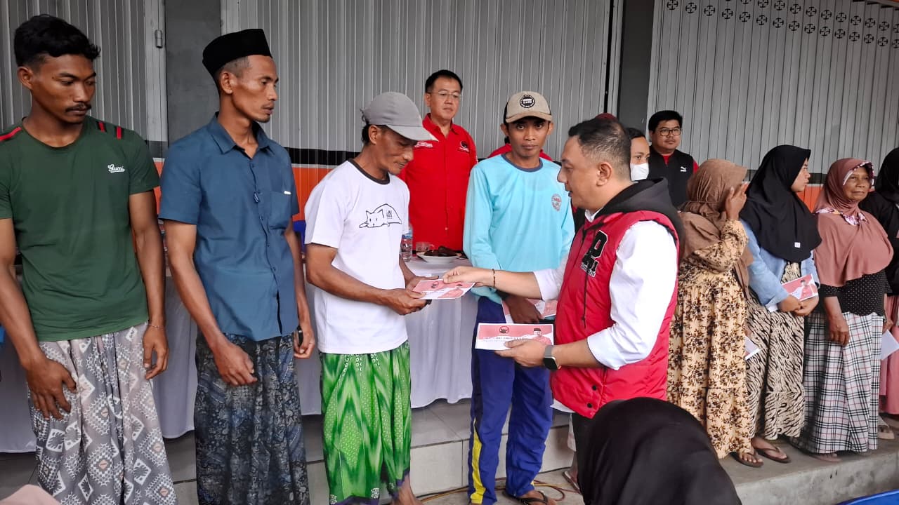 PDIP Jatim Salurkan Bantuan Korban Erupsi Semeru di Lumajang, Fokus Kebutuhan Dasar dan Hunian Sementara