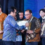 Kemendikdasmen menerima penghargaan Terbaik 3 dalam AMH 2025, Rabu (12/11/2025). (Foto: Humas Kemendikdasmen)