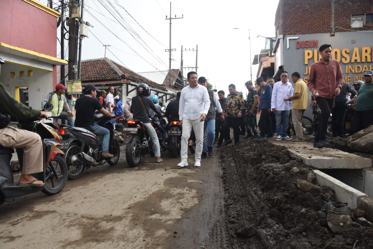Sidak Proyek Betonisasi, Bupati Sidoarjo Tekankan Kualitas dan Pentingnya Pengawasan