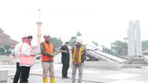 Tinjau Progres Revitaliasi Alun-alun Sidoarjo, Wabup Mimik Ingatkan Kontraktor: Deadline Tinggal 1,5 Bulan
