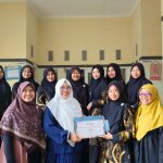 Foto bersama para guru TK ABA 9 Socah dan pemateri usai Smart Parenting, Sabtu (1/11/2025). (Foto: Dok. Panitia)