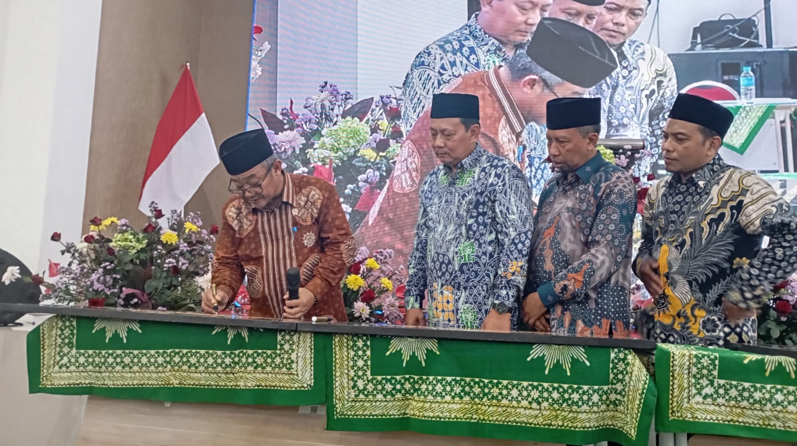 Mendikdasmen Resmikan Tiga Gedung Baru di AUM Pendidikan PCM Sidoarjo