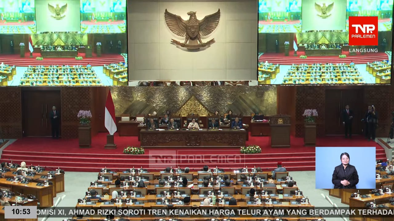 Tok! DPR Sahkan RUU KUHAP Jadi Undang-undang, Massa Tetap Gelar Demo di Tengah Guyuran Hujan