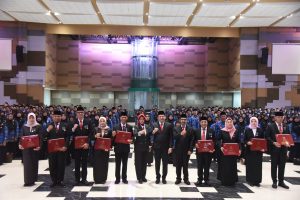 Bupati Subandi Serahkan Tanda Kehormatan Satyalancana Karya Satya ke 768 PNS Pemkab Sidoarjo