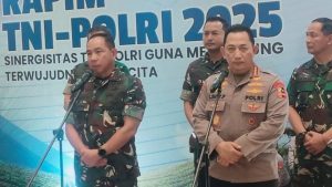MK Wajibkan Polisi Mundur dari Jabatan Sipil, Bagaimana dengan TNI?