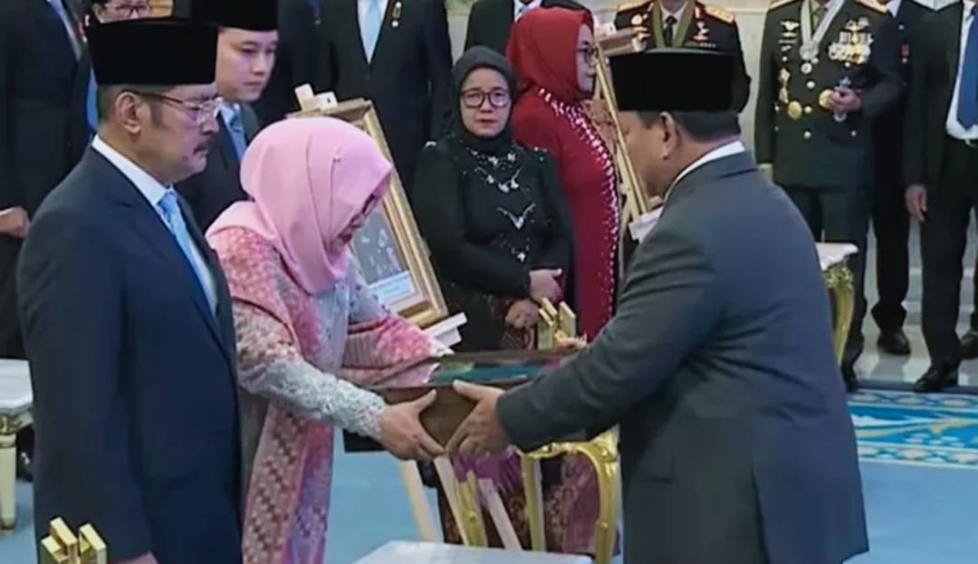 Gelar Pahlawan Nasional untuk Soeharto Diserahkan Prabowo, Tutut Mewakili Keluarga di Istana Negara