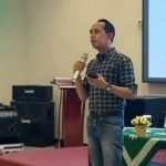 Direktur RBC Institute A Malik Fadjar, M Subhan Setowara SHI MA, saat memaparkan materinya dalam kegiatan kaderisasi DANA III NA Jatim. (Foto: tangkapan layar @nasyiahjatim)