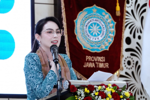 Arumi Bachsin dan Ikhtiar Mendidik Generasi Tangguh di Tengah Badai Digital