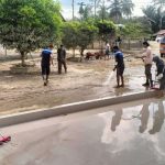 Pascabencana banjir bandang dan tanah longsor yang melanda, ICMI Aceh bergerak cepat bersama warga untuk membersihkan rumah ibadah di Aceh Timur. (Foto: Dok. Rizki Maulizar)