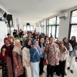 Direktur RSU Aisyiyah Siti Fatimah Tulangan, dr Muhammad Hud Suhargono SpOG(K) Subsp Obginsos, berfoto bersama Anggota PERDAMI Jawa Timur. (Foto: Dok. Panitia)