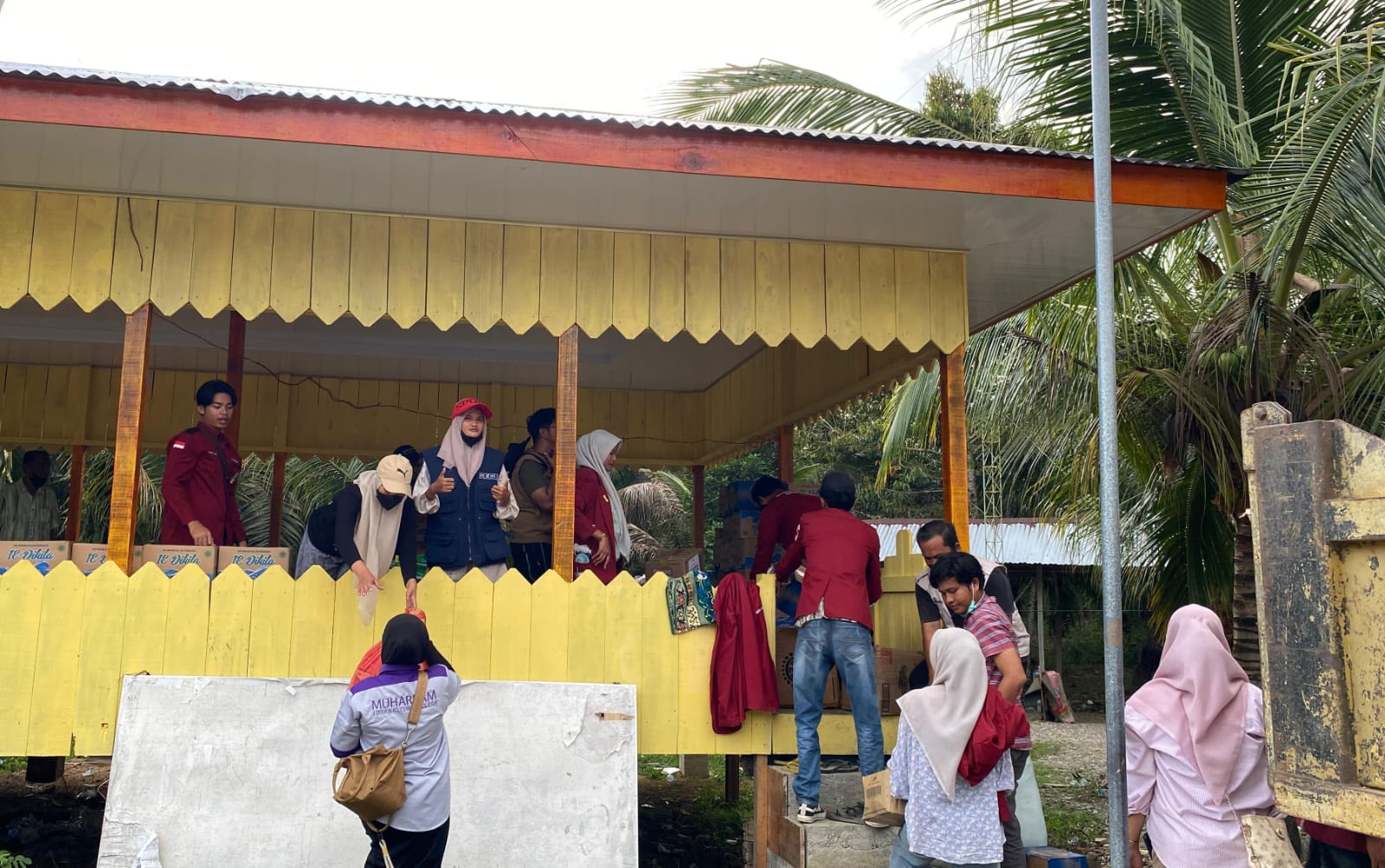 IMM Abdya Salurkan Bantuan untuk Korban Banjir dan Longsor di Ujoeng Lami