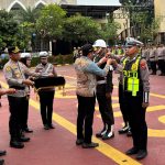Bupati Sidoarjo H Subandi SH MKn saat menghadiri Apel Gelar Pasukan Operasi Lilin Semeru 2025 di Lapangan Apel Mapolresta Sidoarjo, Jumat (19/12/2025). (Foto: Humas)