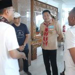 Bupati Sidoarjo H Subandi SH MKn melakukan sidak di RSUD NT Notopuro, usai sebelumnya sempat tergenang air hingga masuk ke ruang pelayanan rumah sakit tersebut. (Foto: Dok.)