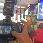 Siswa SMK Milan bertugas mengambil video live streaming dan foto pada peringatan Milad ke-35 RSU Aisyiyah Siti Fatimah Tulangan. (Foto: Kholid/ IST)