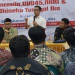 Ahmad Labib saat menjadi pembicara dalam Sosialisasi 4 Pilar Kebangsaan di Kecamatan Dukun, Kabupaten Gresik. (Foto: Falah/ IST)