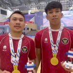 Samuel Eko dan Israr Megantara usai membawa Timnas Futsal Indonesia meraih medali emas SEA Games Thailand 2025. (Foto: tangkapan layar)