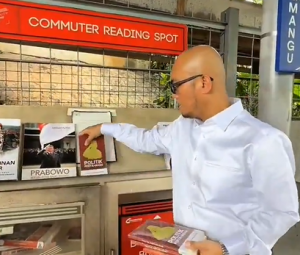 Usai Sumbang Buku, Wamen Dahnil Anzar Jadi Sasaran Rekomendasi Buku dari Netizen