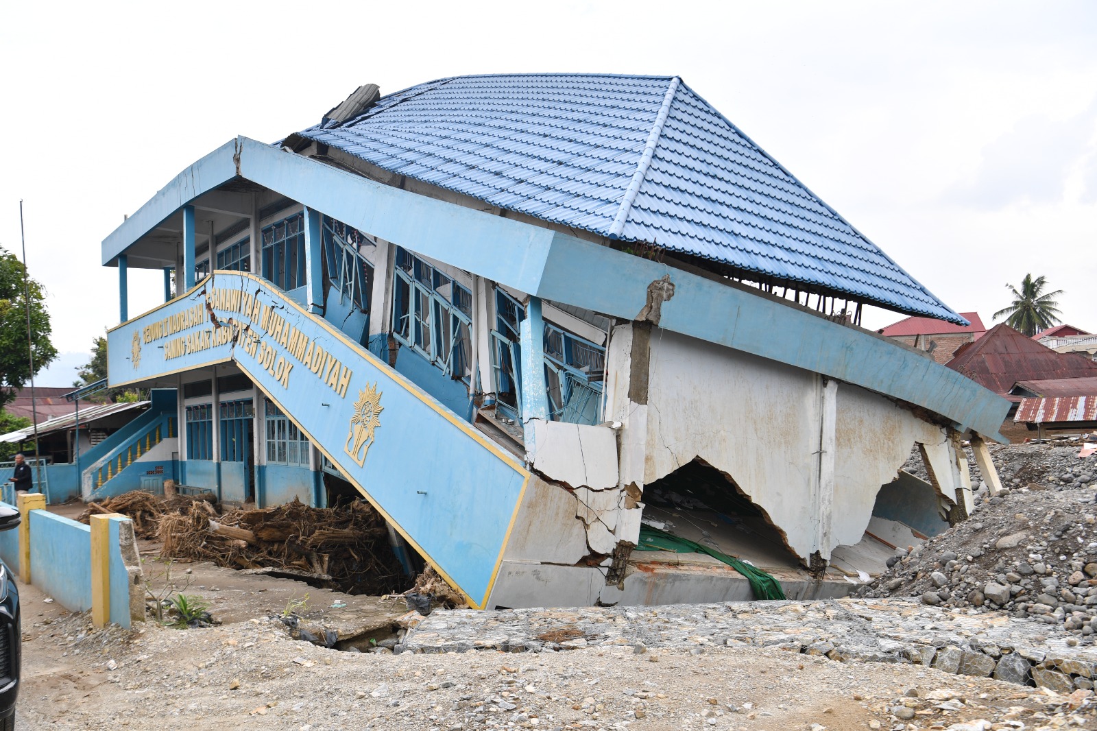 Kemendikdasmen Kirim Tenda Darurat, Sekolah di Sumatera Barat Kembali Berdenyut