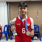 Murid SMAMDA Sidoarjo, M Khisnullah Al Tsani, menjadi bagian dari punggawa Timnas Futsal Indonesia U16 yang berhasil menjuarai ASEAN U16 Boys Futsal Championship 2025. (Foto: Dok. Smamda)