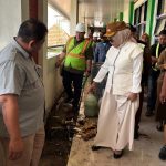 Wabup Sidoarjo Mimik Idayana saat melakukan sidak di SMPN 2 Prambon, Senin (15/12/2025). (Foto: Dok.)