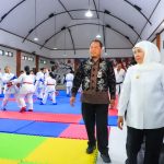 Khofifah bersama atlet SMANOR