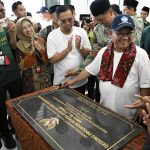 Mendikdasmen RI Prof Dr Abdul Mu'ti MEd saat mengunjungi SMP Al-Ittihad Sampang, Selasa (16/12/2025). (Foto: Kemendikdasmen)