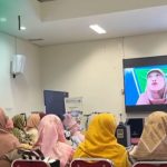 Guru Besar Kajian Gender UIN Sunan Kalijaga Yogyakarta, Prof Alimatul Qibtiyah MSi MA PhD, saat memaparkan materinya bertajuk "Feminisme Interseksional sebagai Pilar Inklusivitas Gerakan Perempuan" secara virtual dalam kegiatan kaderisasi DANA III Jawa Timur. (Foto: tangkapan layar @nasyiahjatim)