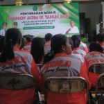 Penyerahan bonus untuk para atlet yang berhasil meraih prestasi dalam Porprov Jatim 2026, Kamis (11/12/2025). (Foto: Dok./ IST)