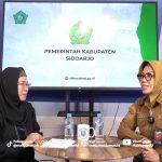 Sekda Kabupaten Sidoarjo, Dr Fenny Apridawati SKM MKes (kanan), saat menjadi narasumber dalam Makluma Podcast yang ditayangkan di kanal YouTube MaklumatID. (Foto: Tangkapan layar/ Ubay NA)