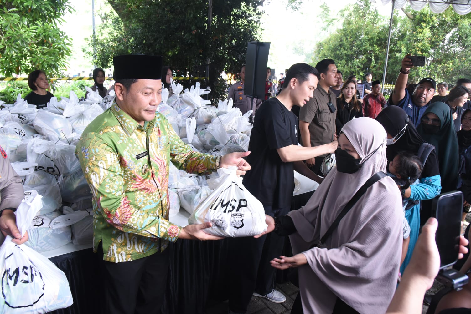 Gelar Baksos, Forkopimda Sidoarjo dan Yayasan MSP Bagikan 1.000 Paket Sembako