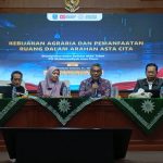 Kepala Dinas PRKPCK Provinsi Jawa Timur, I Nyoman Gunadi, saat memaparkan materinya dalam Refleksi Akhir Tahun 2025 yang digelar MHH, MPW, MLHPB, LHKP, dan LBHAP Pimpinan Wilayah Muhammadiyah Jawa Timur, Ahad (14/12/2025). (Foto: Ubay NA/ IST)