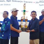 Juara Umum ME Confest 2025 dari kiri: SD Mudipat Pucang Surabaya, Spemdalas GKB Gresik, Smamda Sidoarjo. (Foto: Dok. Smamda)