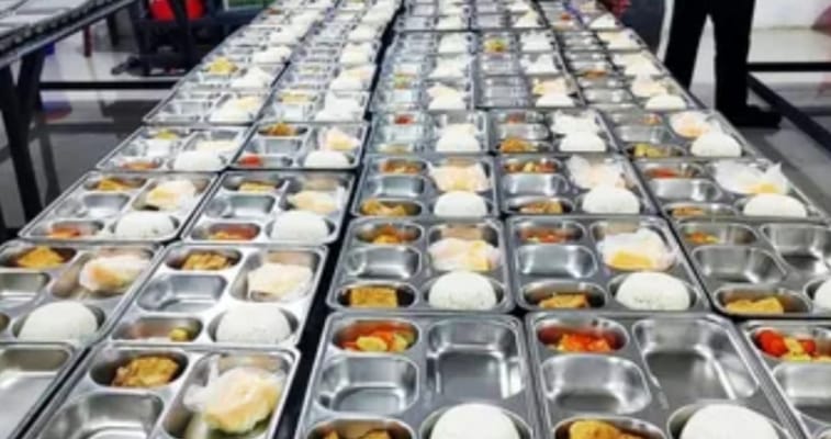 Kilas Balik 2025: MBG Sedot Ratusan Triliun APBN, Ribuan Siswa Jadi Korban Keracunan