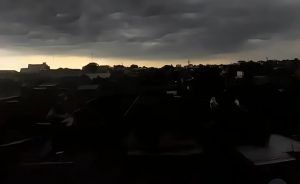 BMKG Ingatkan Ancaman Hujan Lebat Saat Libur Natal 2025 dan Tahun Baru 2026