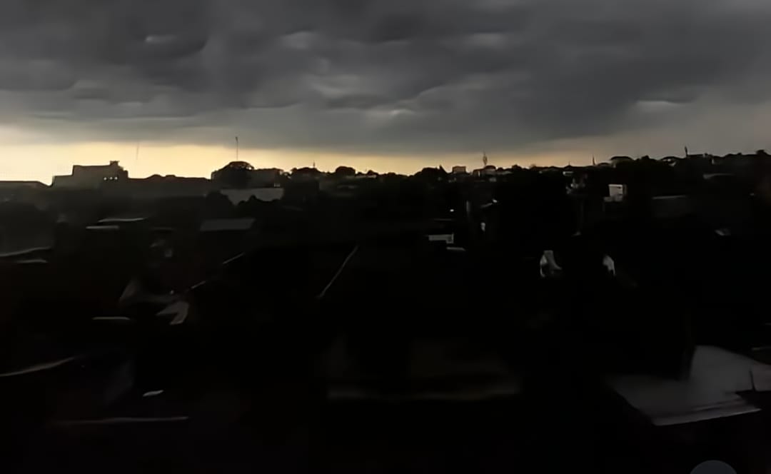 BMKG Ingatkan Ancaman Hujan Lebat Saat Libur Natal 2025 dan Tahun Baru 2026