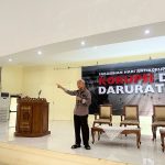 Busyro Muqoddas dalam acara Sarasehan Hari Antikorupsi Sedunia bertajuk "Korupsi dan Darurat Iklim" yang digelar di Balai Bahasa Semeru, Kelurahan Mangunharjo, Kecamatan Tembalang, Semarang, Kamis (18/12/2025). (Foto: Dok.)