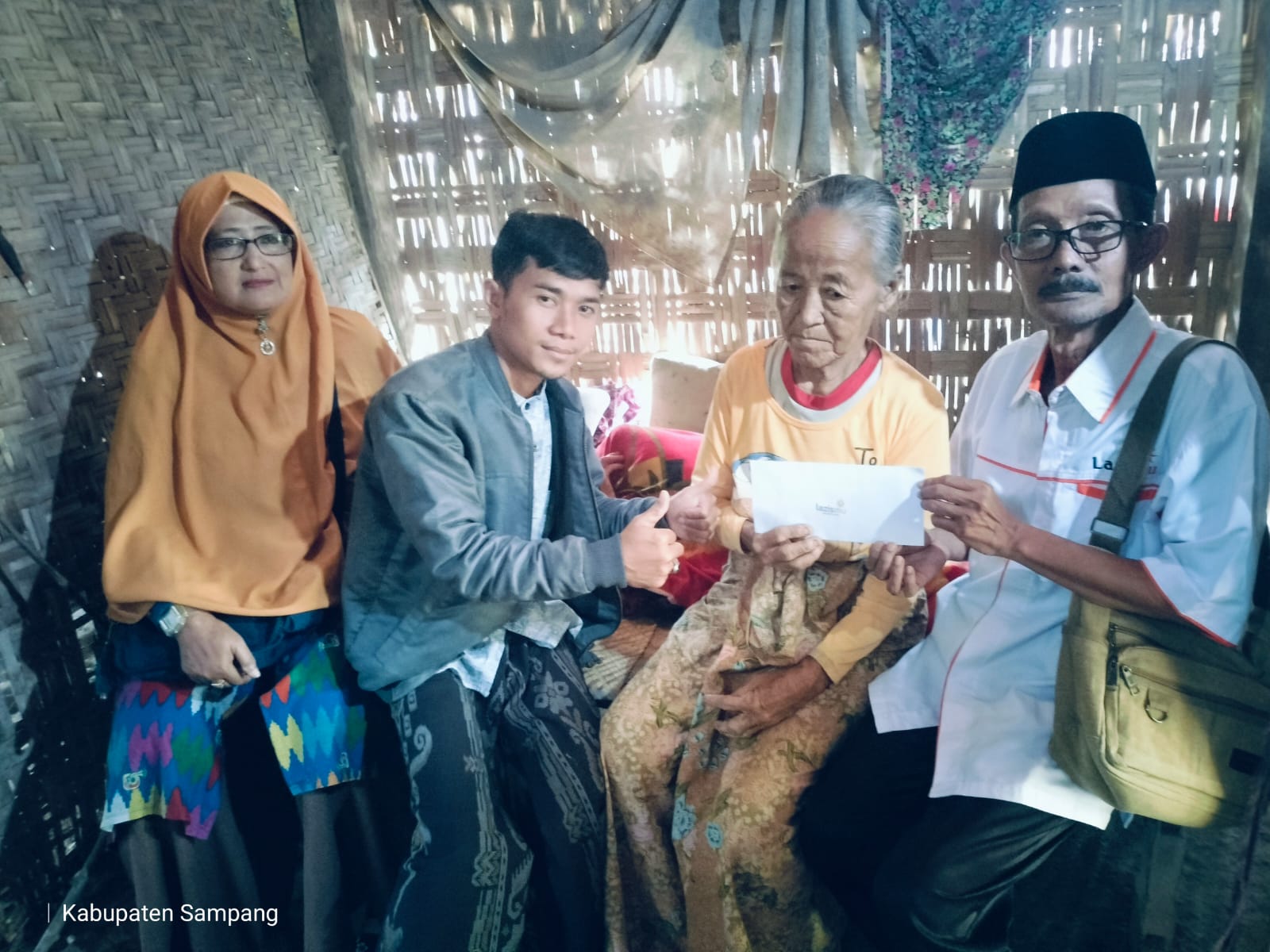 Hidup di Gubuk Reyot, Dua Nenek Viral Akhirnya Terbantu Uluran Muhammadiyah