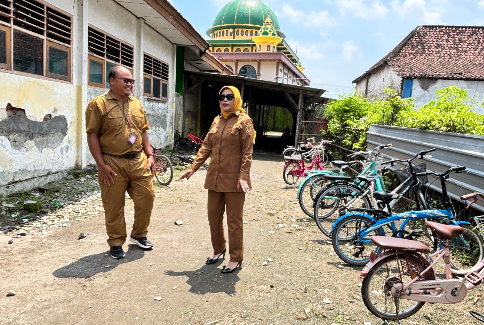 Tinjau Kondisi SDN Jatikalang, Wabup Mimik Idayana: Anak-anak Harus Belajar di Tempat yang Aman