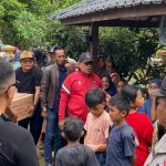 Anggota Komisi XIII DPR RI, Muslim Ayub, turun langsung ke lapangan selama 30 hari untuk meninjau dampak bencana di berbagai wilayah Aceh. (Foto: DPR RI)