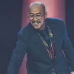 Komika senior yang juga salah satu Founder Stand Up Comedy Indonesia, Pandji Pragiwaksono, saat show bertajuk Mens Rea. (Foto: tangkapan layar)