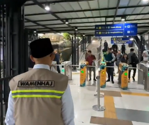Dahnil Posting Video Kenakan Rompi Wamen Haji, Begini Tanggapan Netizen