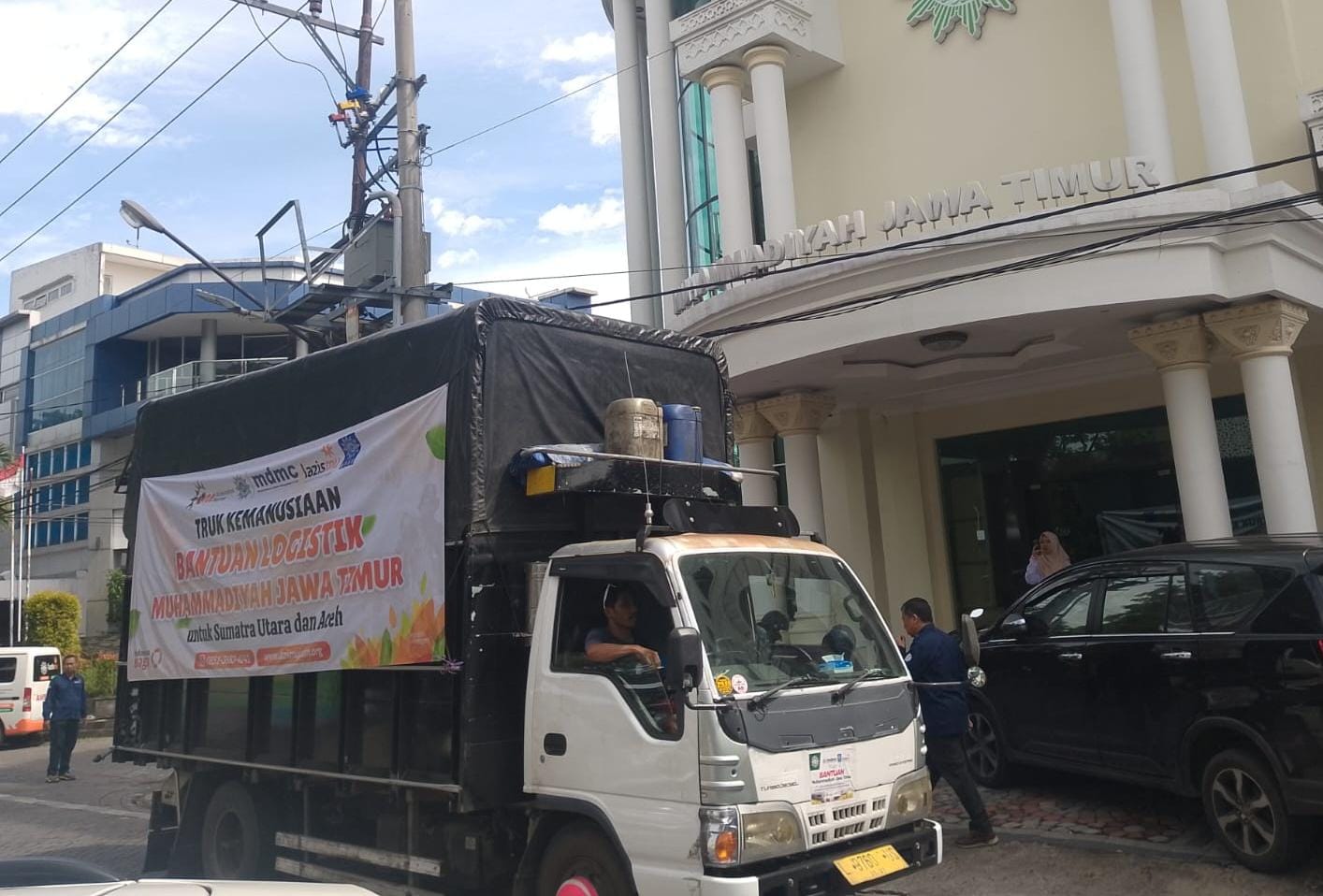Bantu Penyintas Banjir, Muhammadiyah Jatim Kirim Truk Logistik dan Kendaraan Operasional Bencana ke Aceh dan Sumut