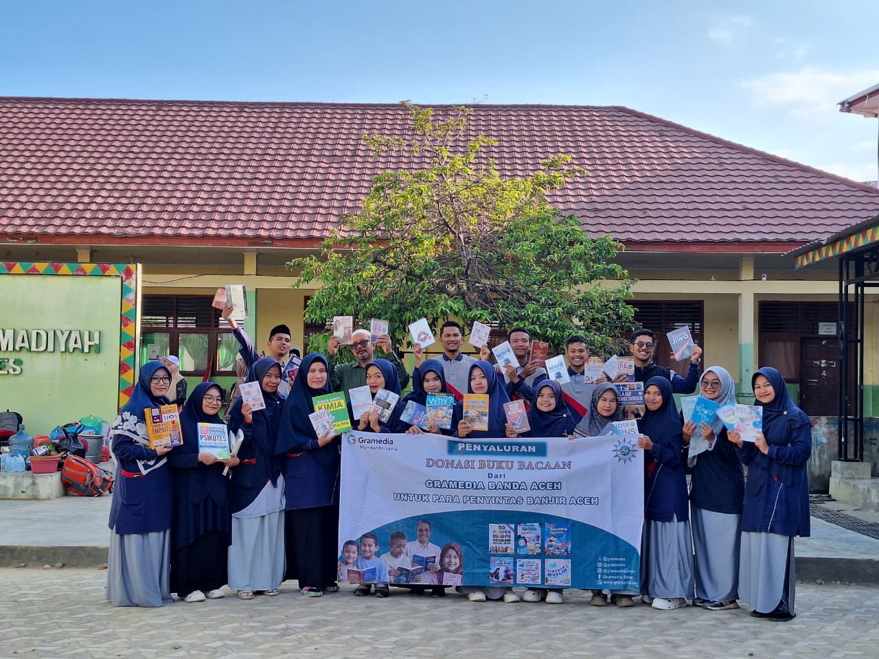 Gramedia Banda Aceh Dukung Literasi Siswa Penyintas Bencana di Sekolah Muhammadiyah Gayo Lues