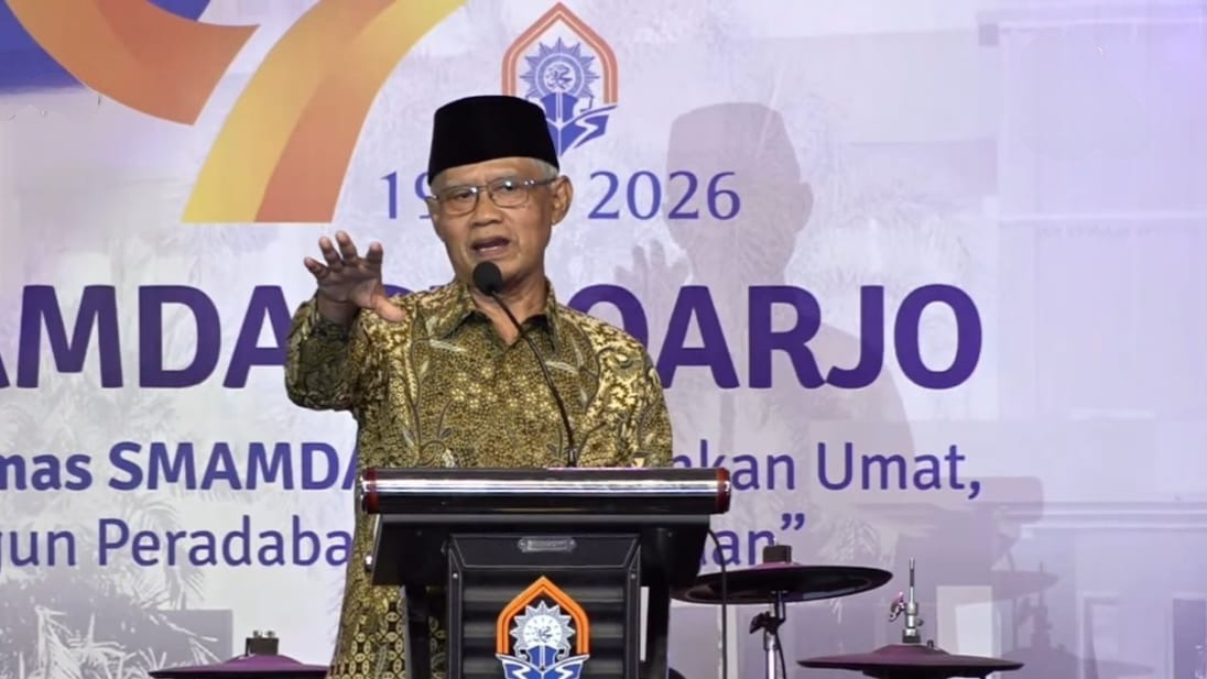 Ketua Umum PP Muhammadiyah, Prof Dr Haedar Nashir MSi, saat menyampaikan sambutan dalam Gebyar Milad ke-50 Smamda Sidoarjo, Sabtu (31/1/2026). (Foto: Ubay NA/ IST)