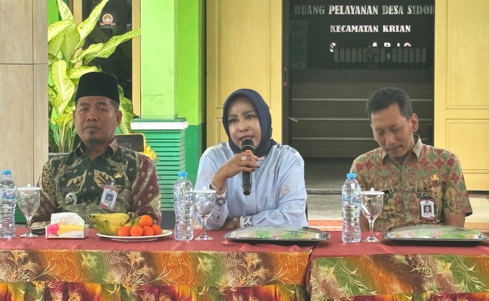 Serahkan Bantuan Rehabilitasi RTLH, Wabup Mimik Idayana Minta Warga Lapor Jika Ada Hunian Tidak Layak
