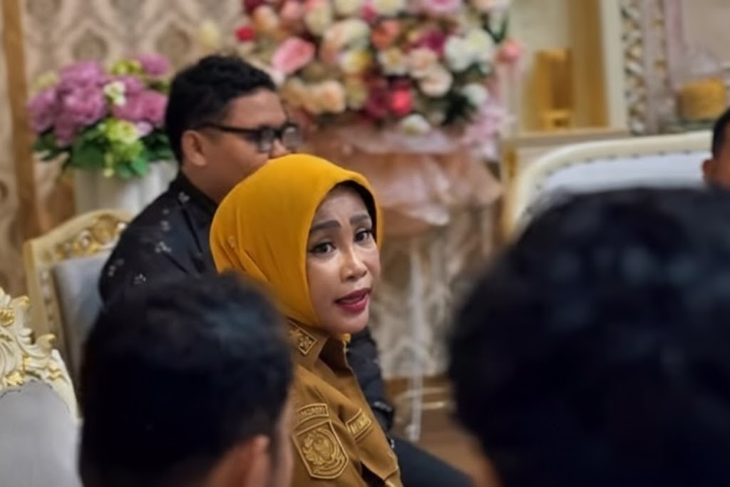 Wabup Sidoarjo Hj Mimik Idayana saat rapat koordinasi dengan sejumlah OPD terkait persiapan serah terima bantuan becak listrik dari Presiden Prabowo Subianto, Senin (19/1/2026). (Foto: Dok.)