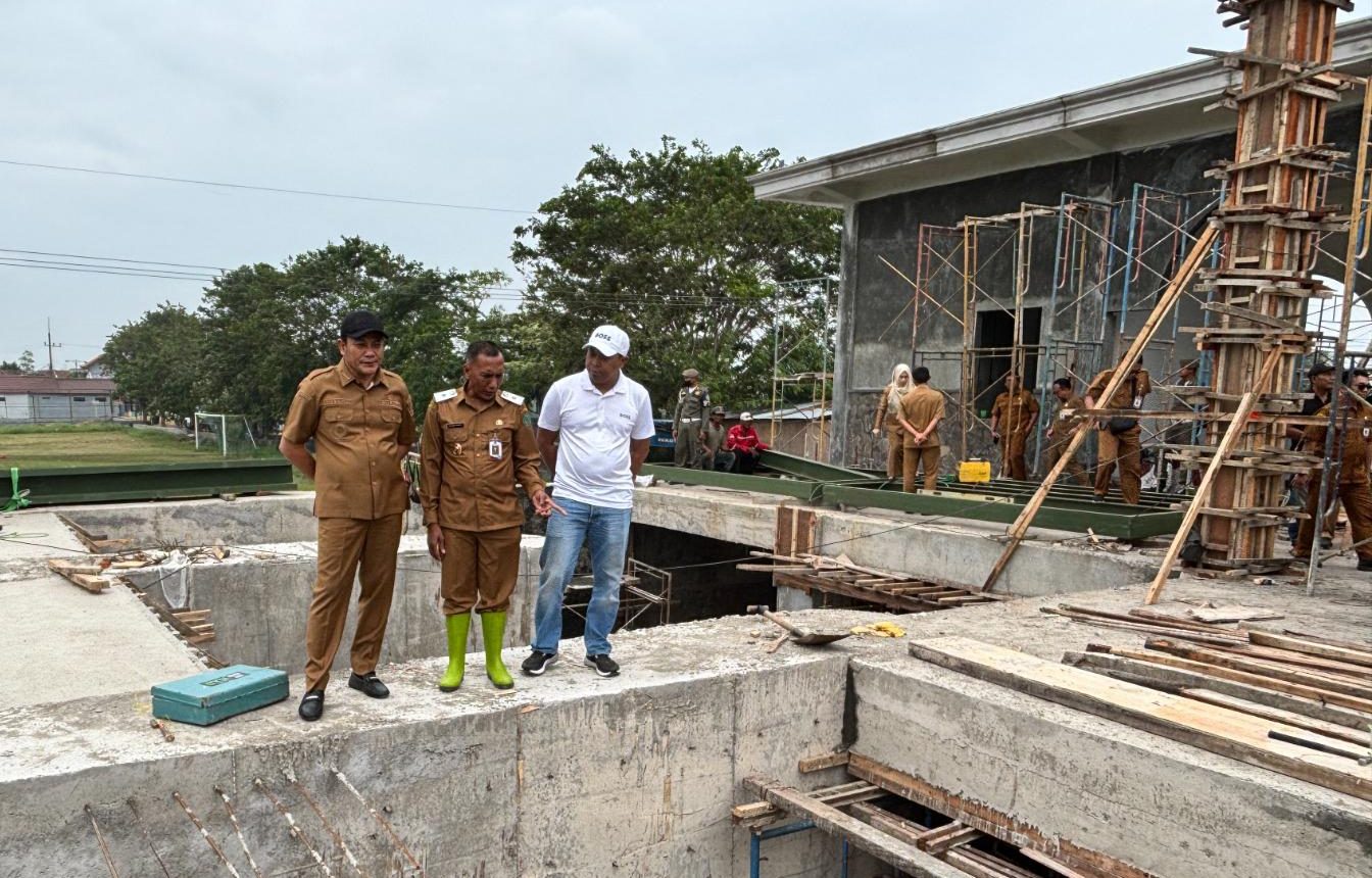 Tinjau Pembangunan Rumah Pompa Kedungpeluk, Subandi Targetkan Proyek Rampung 14 Februari
