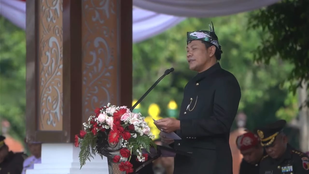 Bupati Sidoarjo, H Subandi SH MKn, memimpin pelaksanaan Upacara Peringatan Hari Jadi ke-167 Kabupaten Sidoarjo, Sabtu (31/1/2026). (Foto: Ubay NA/ IST)