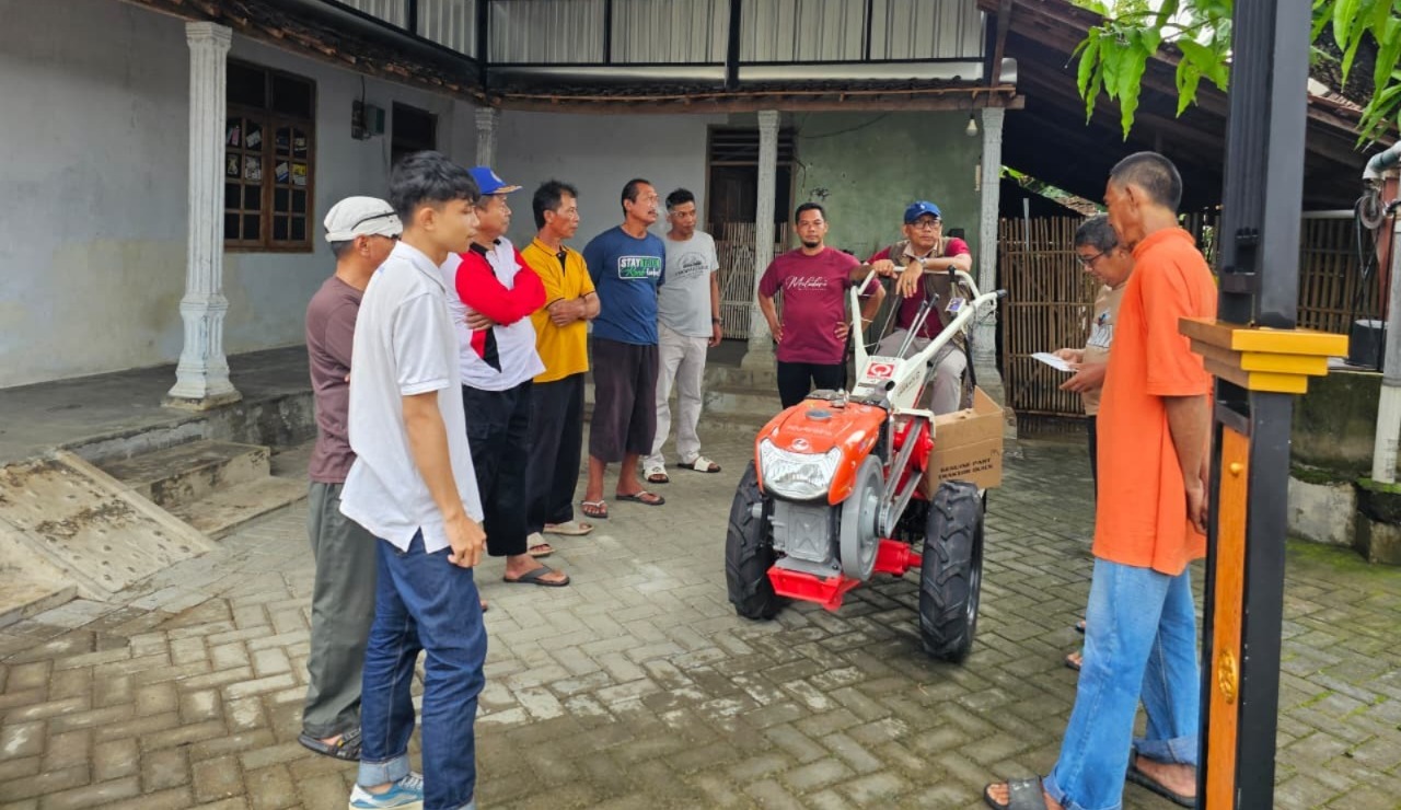 Serahkan Bantuan Alsintan di Ponorogo, Suli Daim: Simbol Semangat Modernisasi Pertanian